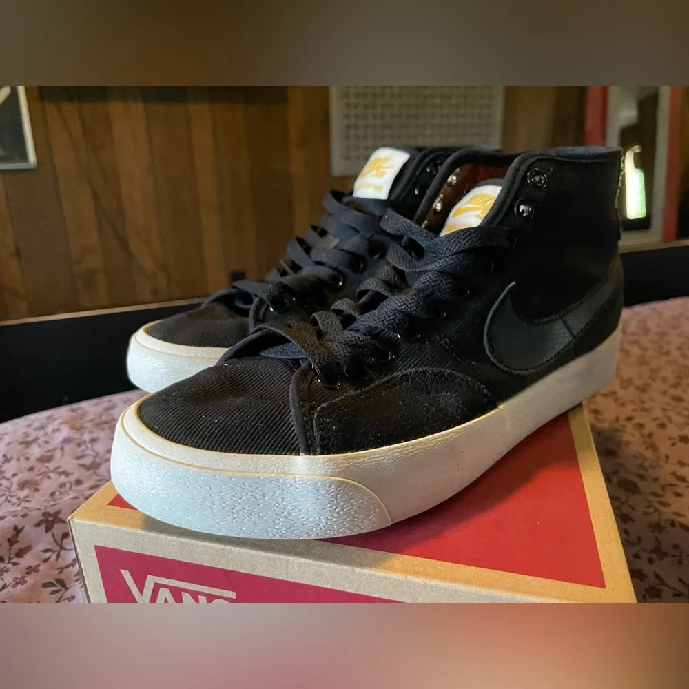 Nike Black High-Top Skate Shoes